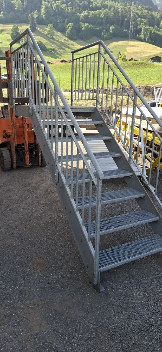 Scale: Treppe mit Geländer und Podest – Usato da Reichenbach i. K. venduto da Wskorpion
