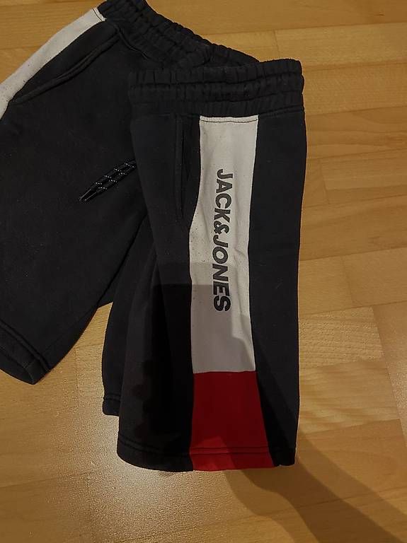 Pantaloni: Shorts Jack & Jones – Usato da Staufen venduto da Shapi 2