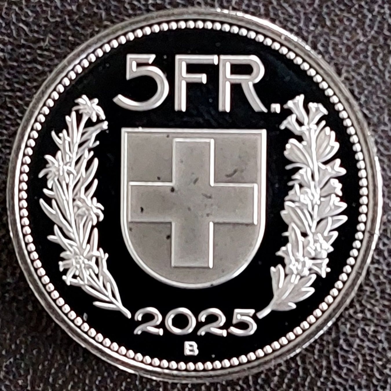 Tutti le monete: 5 Franken 2025 stgl. / aus Münzsatz – Nuovo (secondo la descrizione) da Arch venduto da coinsandmore