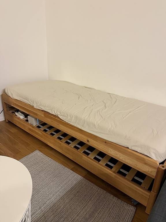 Letti: Bed Frame with Slatted Base - 90x200cm – Usato da Basel venduto da you_5sm7