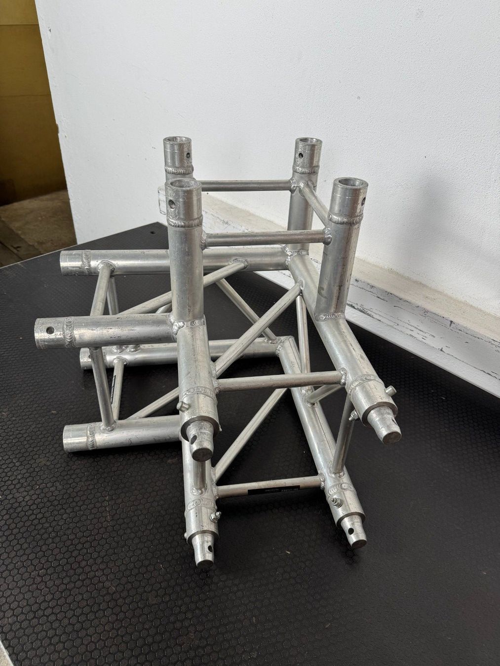 Tralicci: Eurotruss FD34 90° + down Ecke – Usato da Buchs AG venduto da N-joyEvents 1
