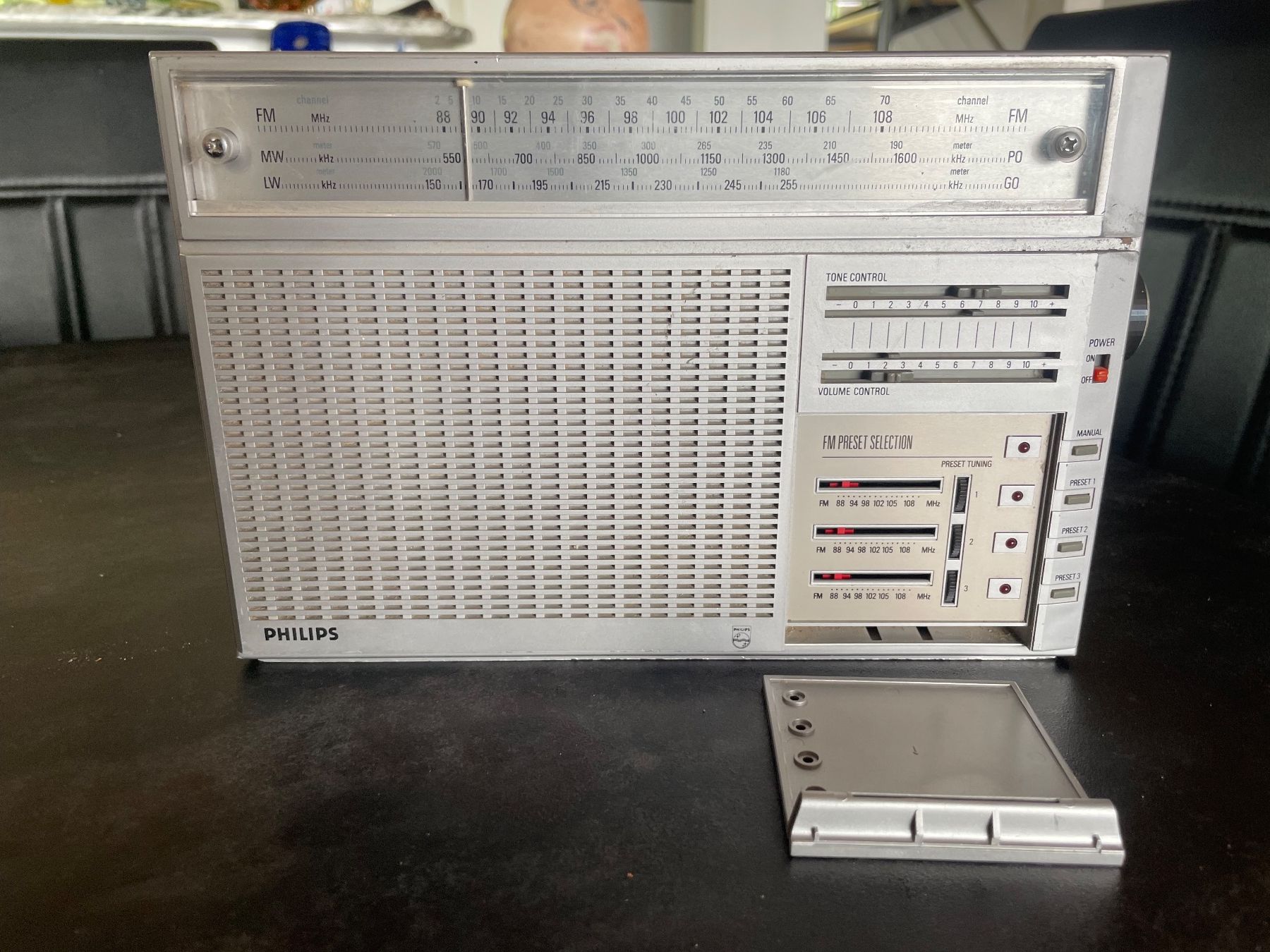 Philips Radio: Radio Vintage Philips Modèle D2412 – Usato da Vallamand venduto da Bricbracbroc82 3