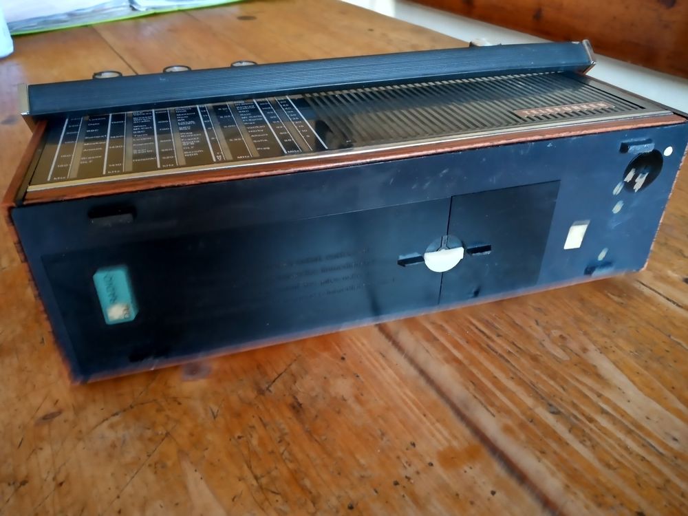 RADIO TRANSISTOR TELEFUNKEN ATLANTA DE LUXE, radio de maletín, EXCELENTE estado EUR 189,00 - ES