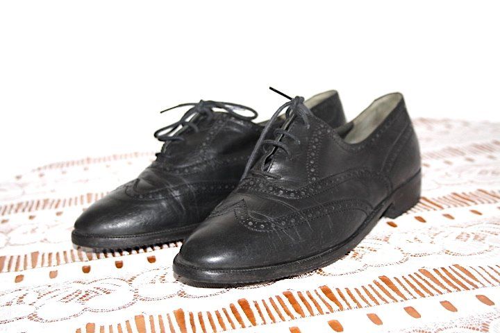 Scarpe da donna: Schwarze Damen Leder-Schnürschuhe Gr. 38 – Usato da Locarno venduto da madame-tus-sauds 1