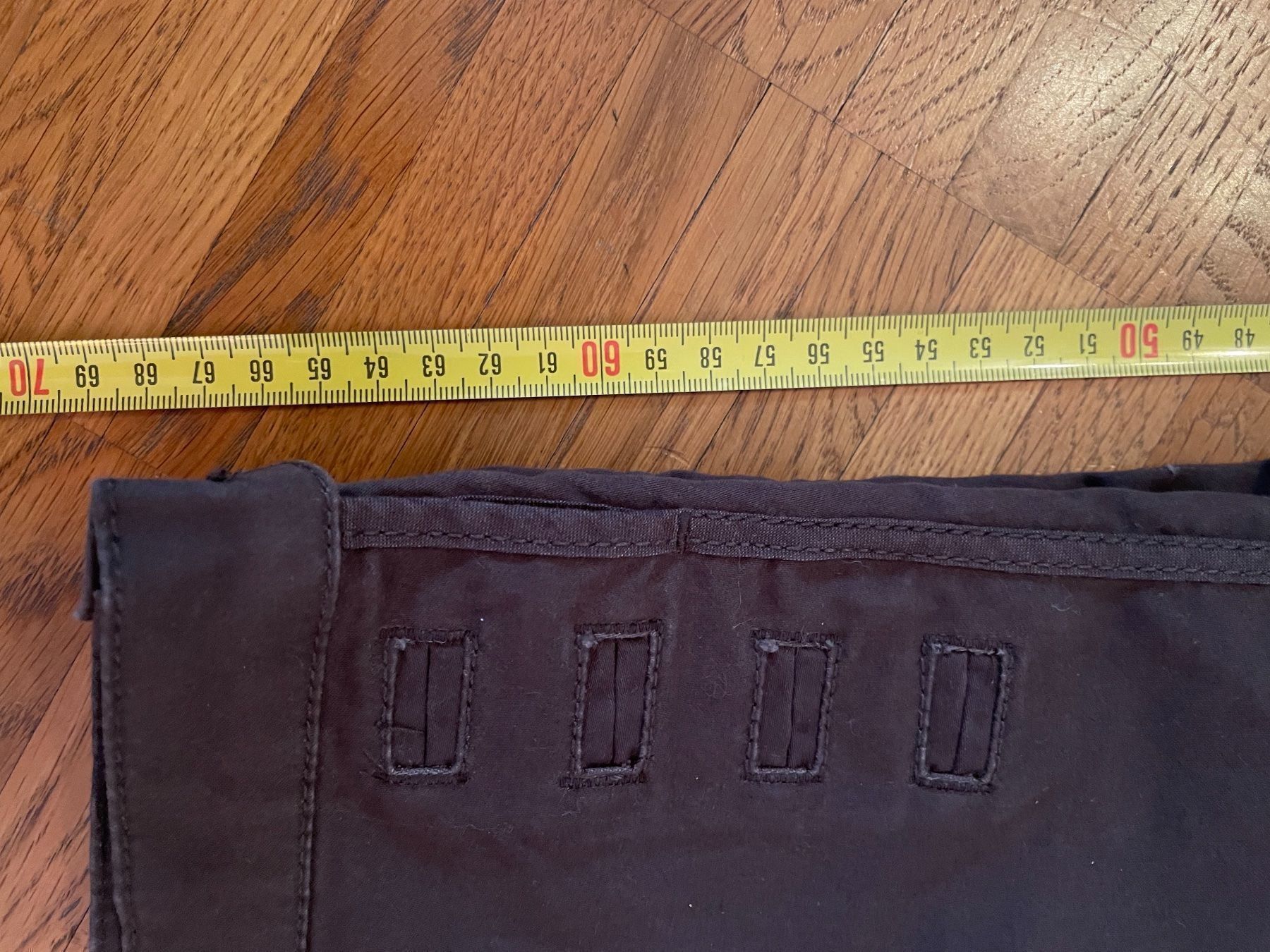 Guess Pantaloni: Guess – Nuovo (secondo la descrizione) da Pully venduto da Kalissa 7