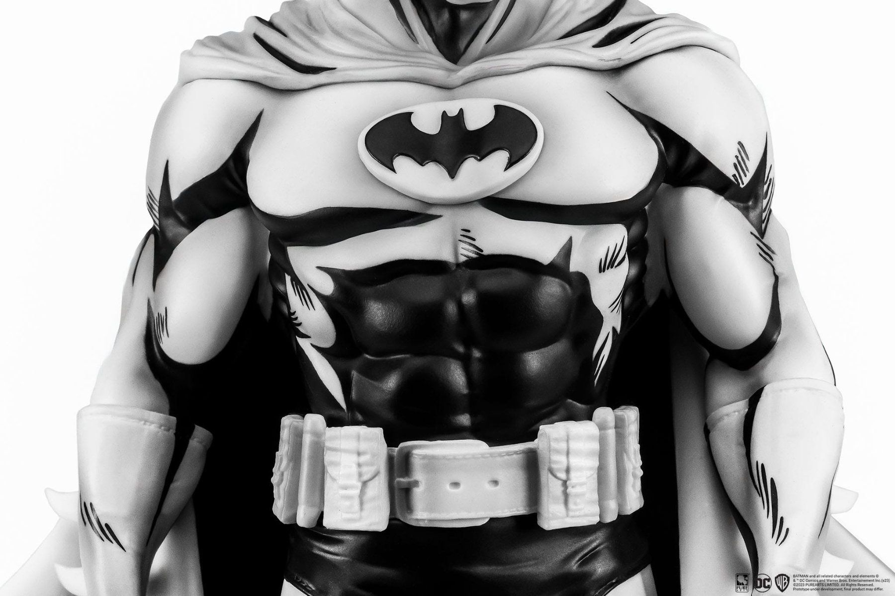 Statuette: Batman PX 1/8 SDCC 2024 Batman Black & White Version 27 cm – Nuovo e nell'imballaggio originale da St-Imier venduto da ATTAKSHOP 6