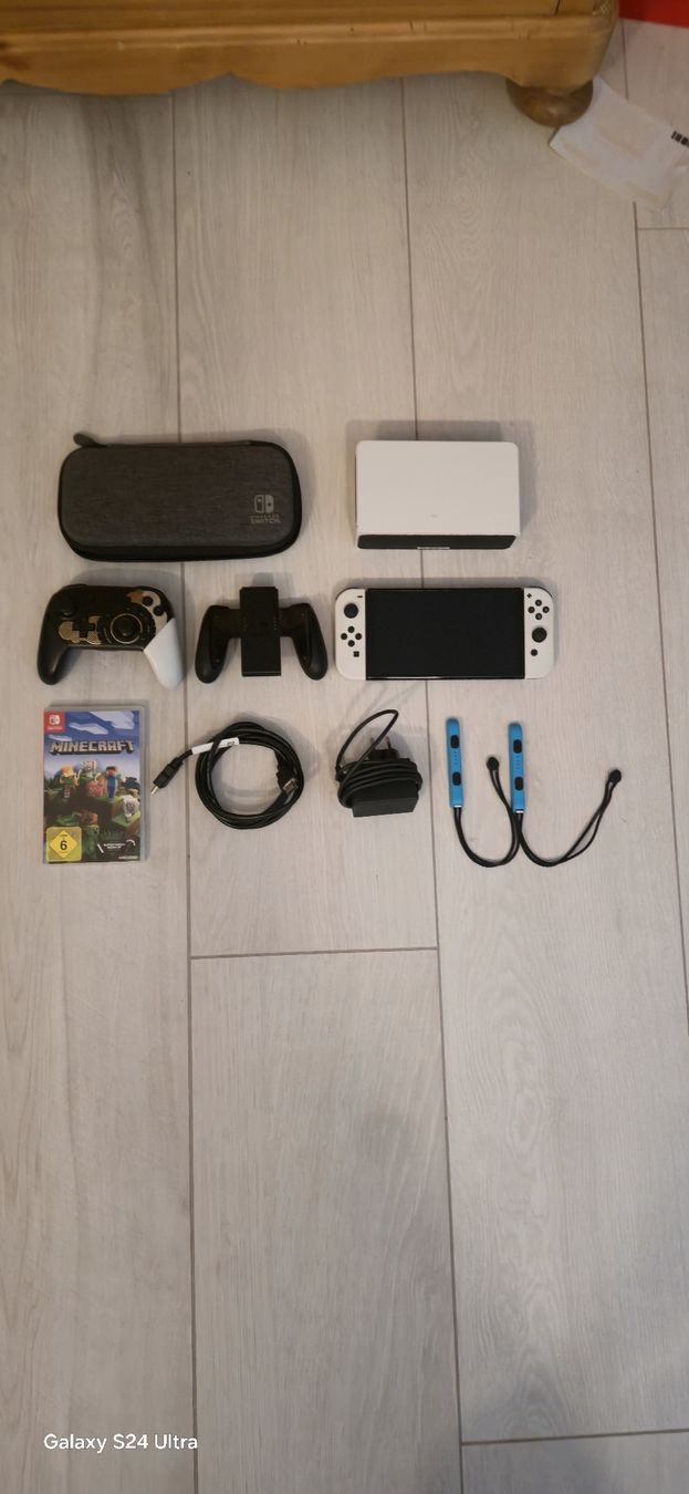 Nintendo Console: Nintendo Switch OLED+zelda pro Controller und noch ein Spiel – Usato da Trachslau venduto da ek40