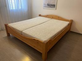 Massivholz Zimmer / Bett / Schrank / Kommode