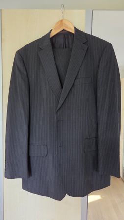 Schwarzer Herren-Anzug (Hose und Jaquet)
