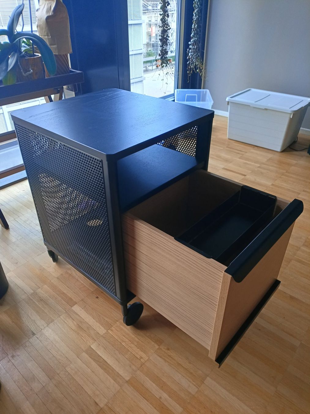 Ikea Eléments de bureau: IKEA BEKANT Rollcontainer für Laptopt / Drucker – D'occasion à Solothurn par ArkaneFactory 1
