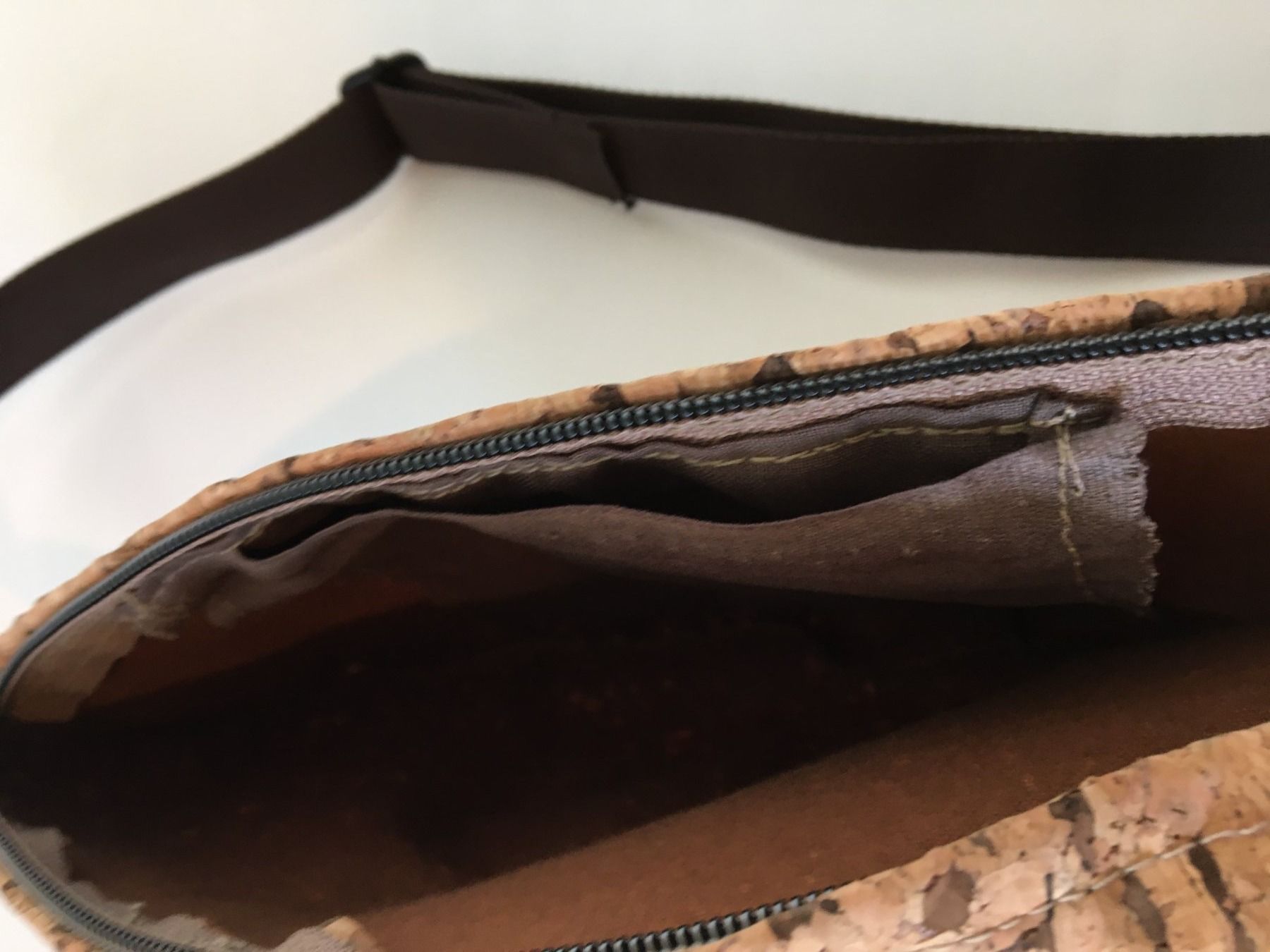 Borse: Crossbag oder Bauchtasche aus Kork – Nuovo e nell'imballaggio originale da Reinach BL venduto da Rochriba 1