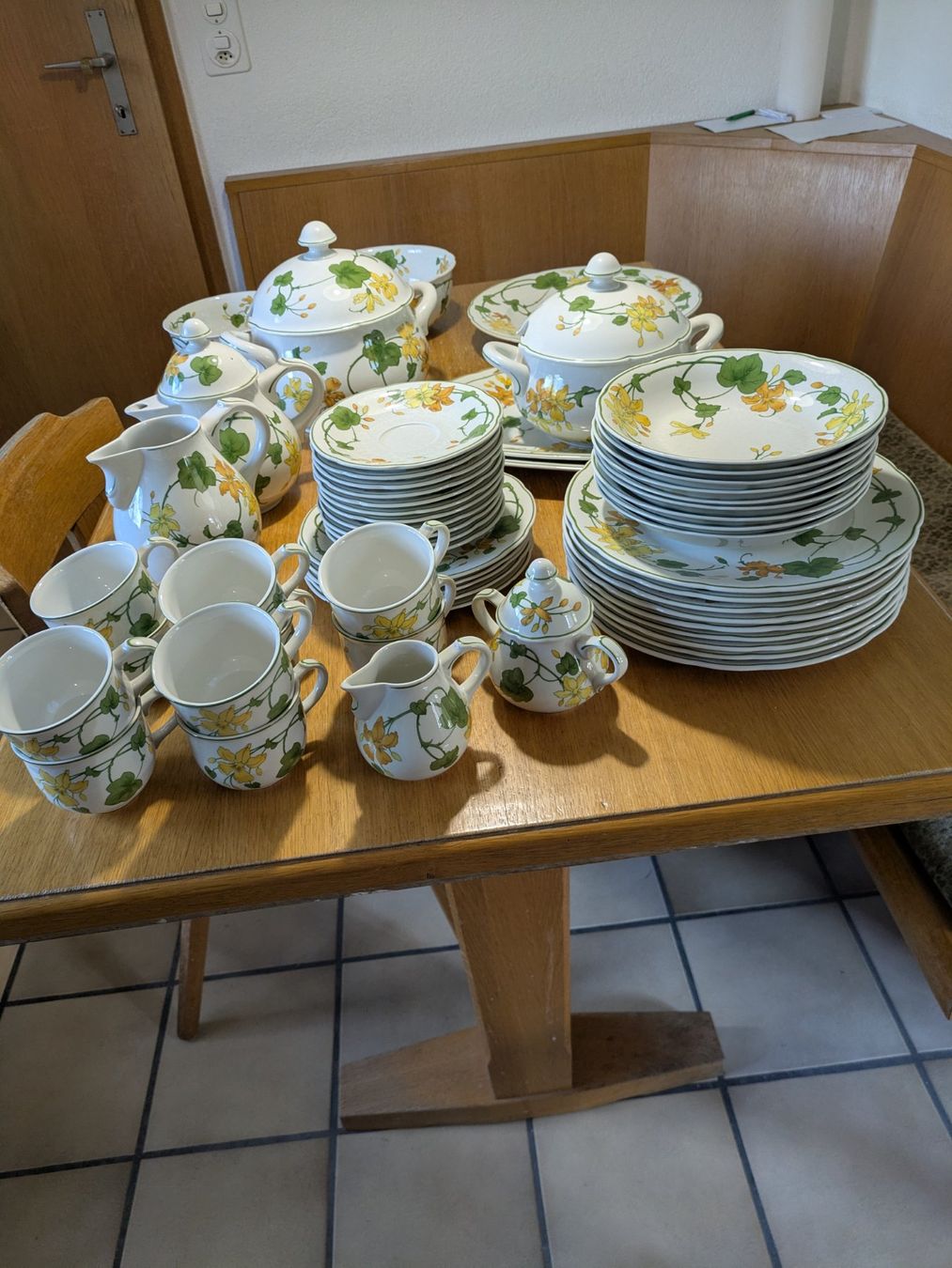 Villeroy & Boch Set di piatti: Geschirrset Villeroy & Boch Geranium – Usato da Muttenz venduto da Koalabaer02 1