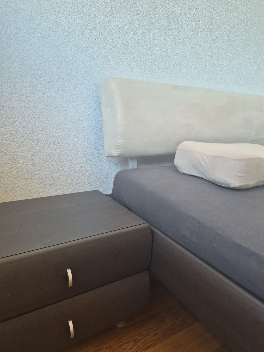 Letti: Doppelbett mit zwei Nachttischen – Usato da Gurbrü venduto da luk_2pmg 2