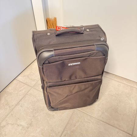 Braune Reise Koffer von Kappa, ideal für den Sommerurlaub!