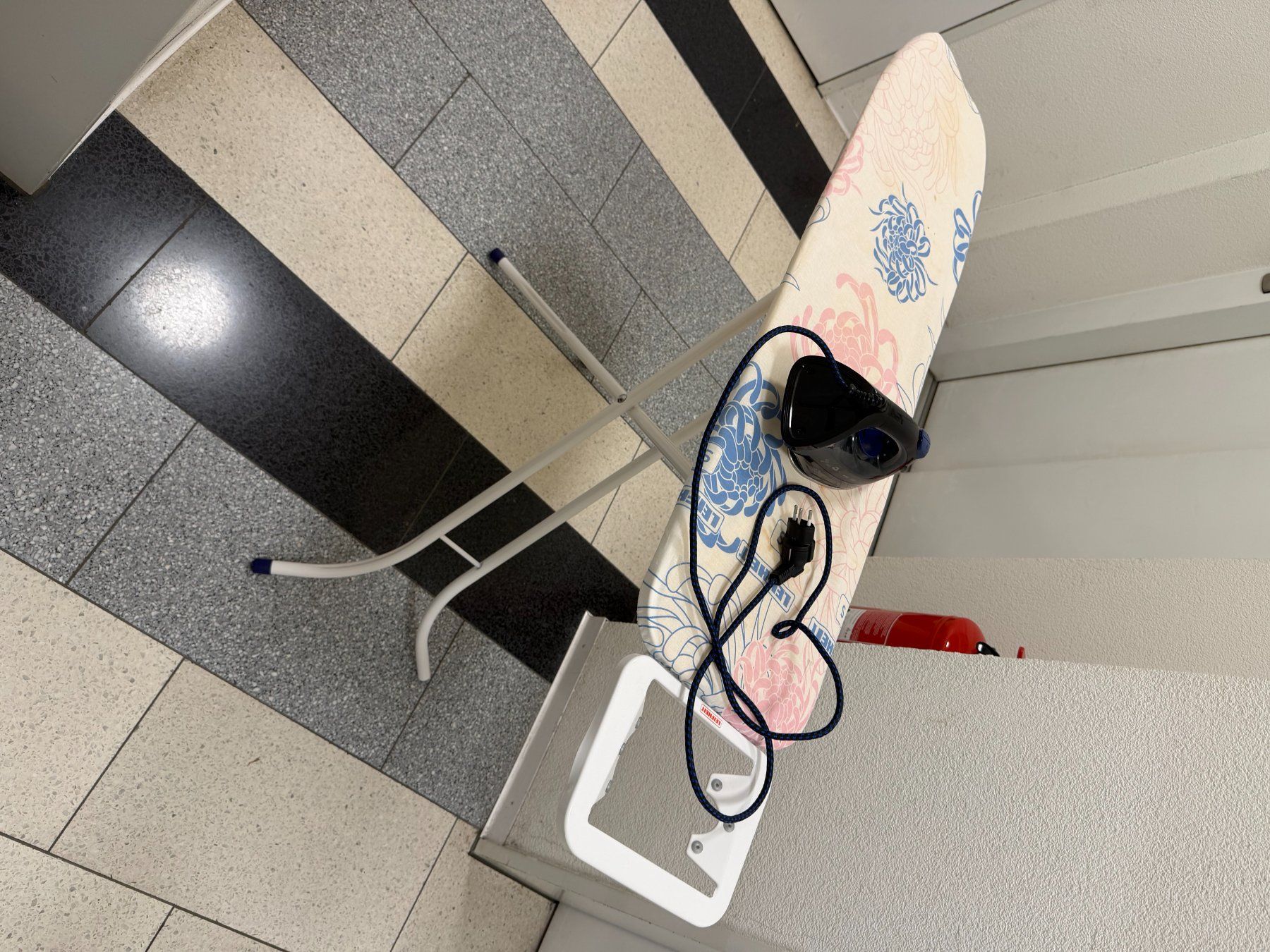 Assi da stiro: Ironing Board and Iron – Usato da Thun venduto da tho_jm7p 1