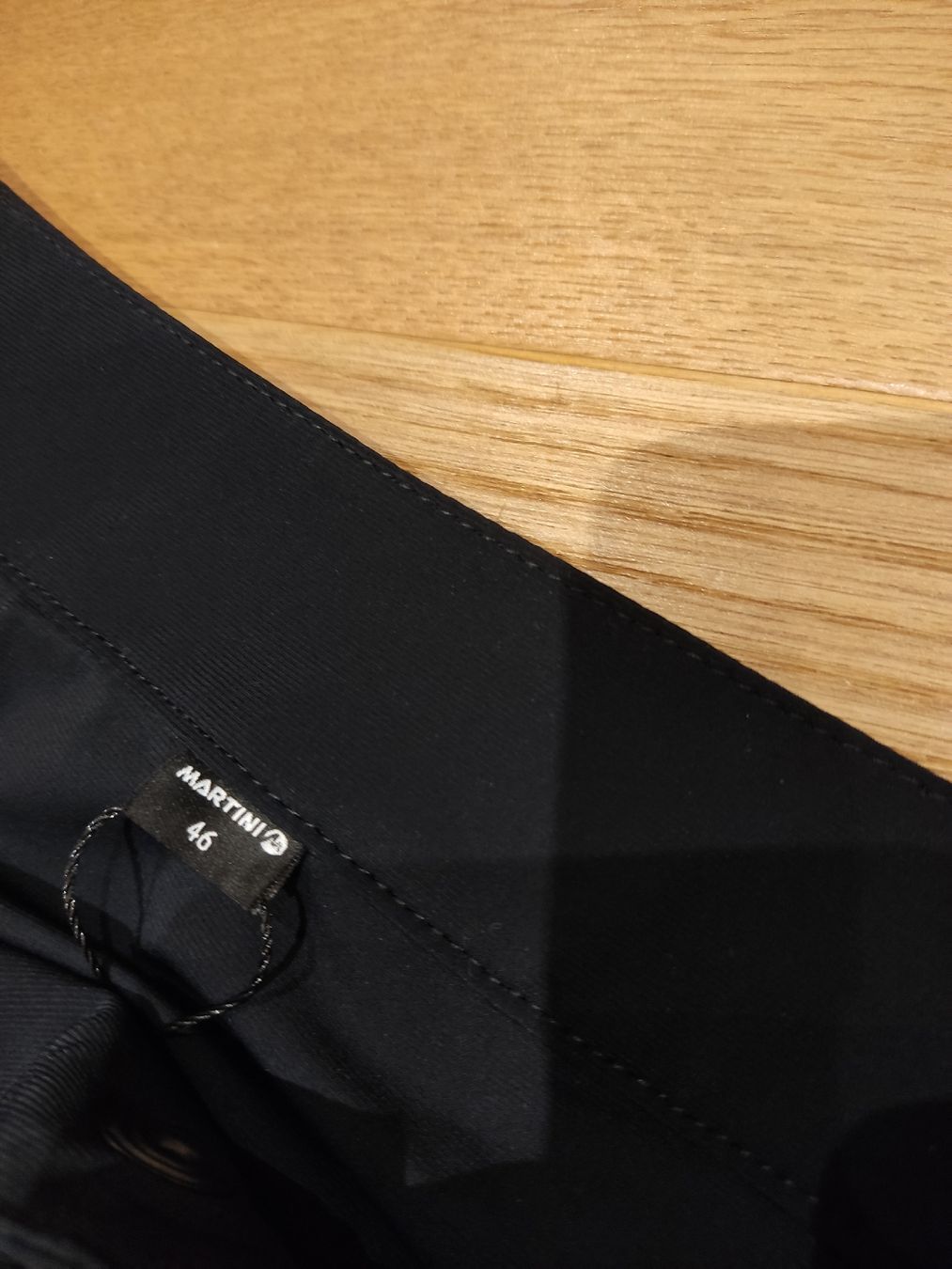 Martini Pantaloni: Sportliche kurze Hose Gr 46 – Usato da Sitterdorf venduto da Orvell 2