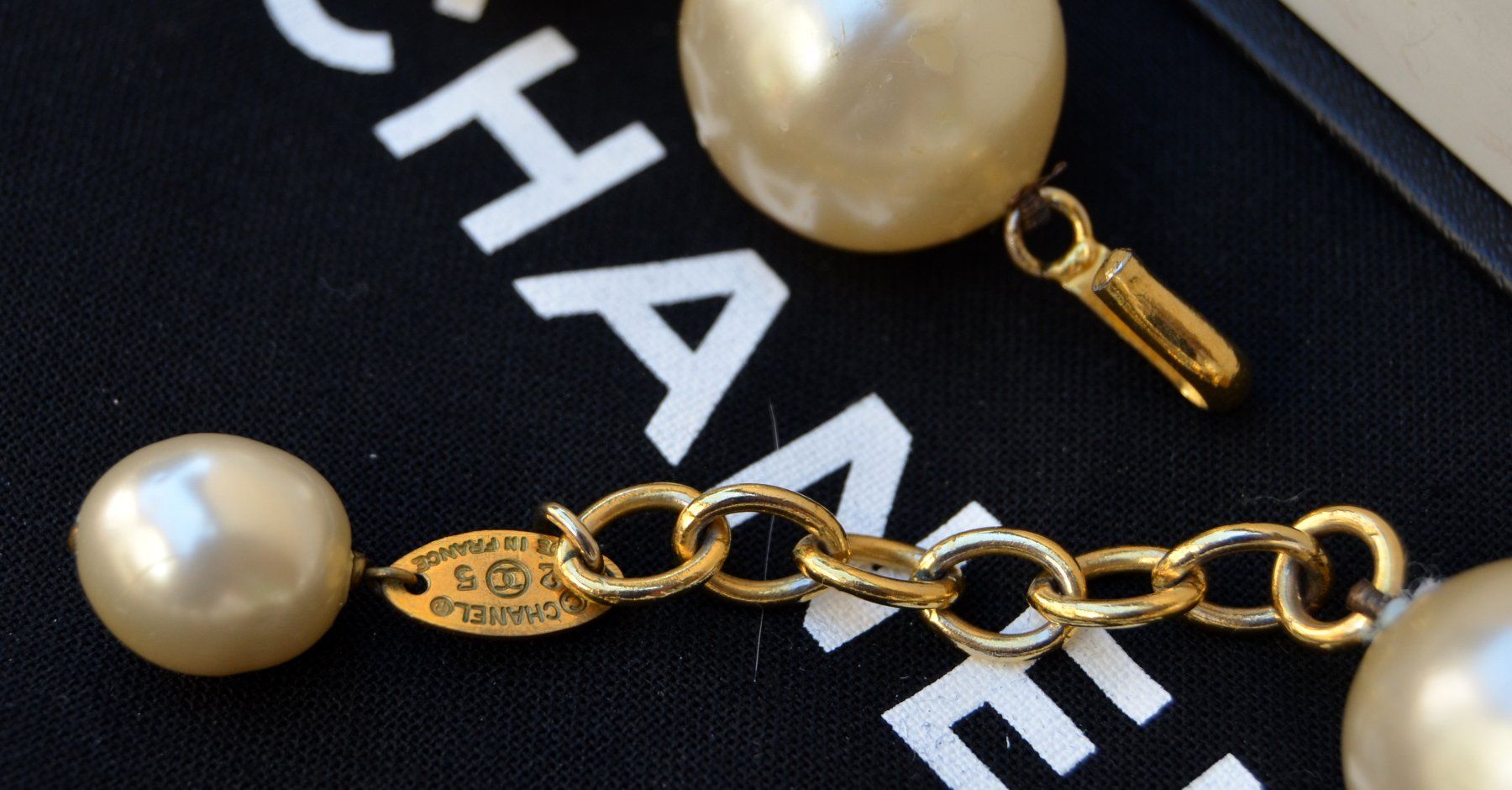 Chanel Ketten: Perlenkette CHANEL collier de perles Vintage – Gebraucht aus Collonges von Auganien 3