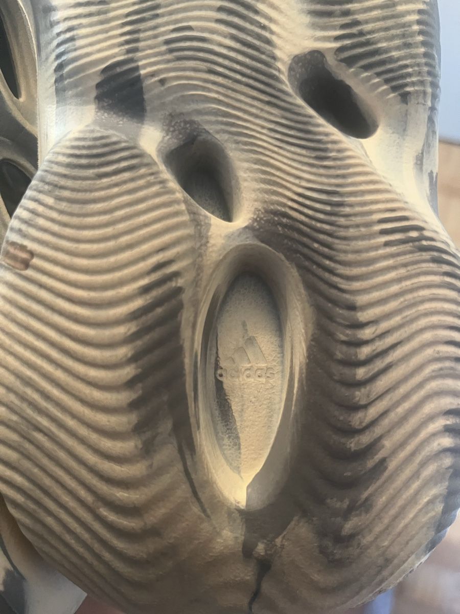 Adidas Scarpe da uomo: Adidas Yeezy Foam Runner  10 US – Nuovo (secondo la descrizione) da Sierre venduto da Rouvinez-vich 2