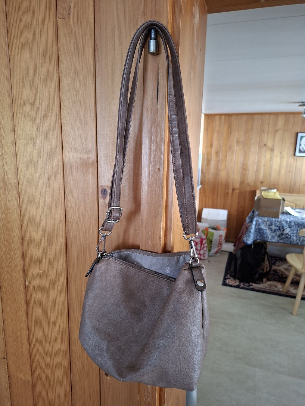 Taschen für Damen: Emily & Noah Handtasche, neuwertig, Herbst-chic! – Neu (gemäss Beschreibung) aus Marbach LU von antanarivo