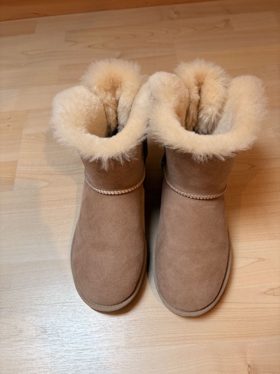 Ugg Damenschuhe: UGG Boots Mini Bailey Bow – Neu (gemäss Beschreibung) aus Wiesendangen von lui_9cfx 3