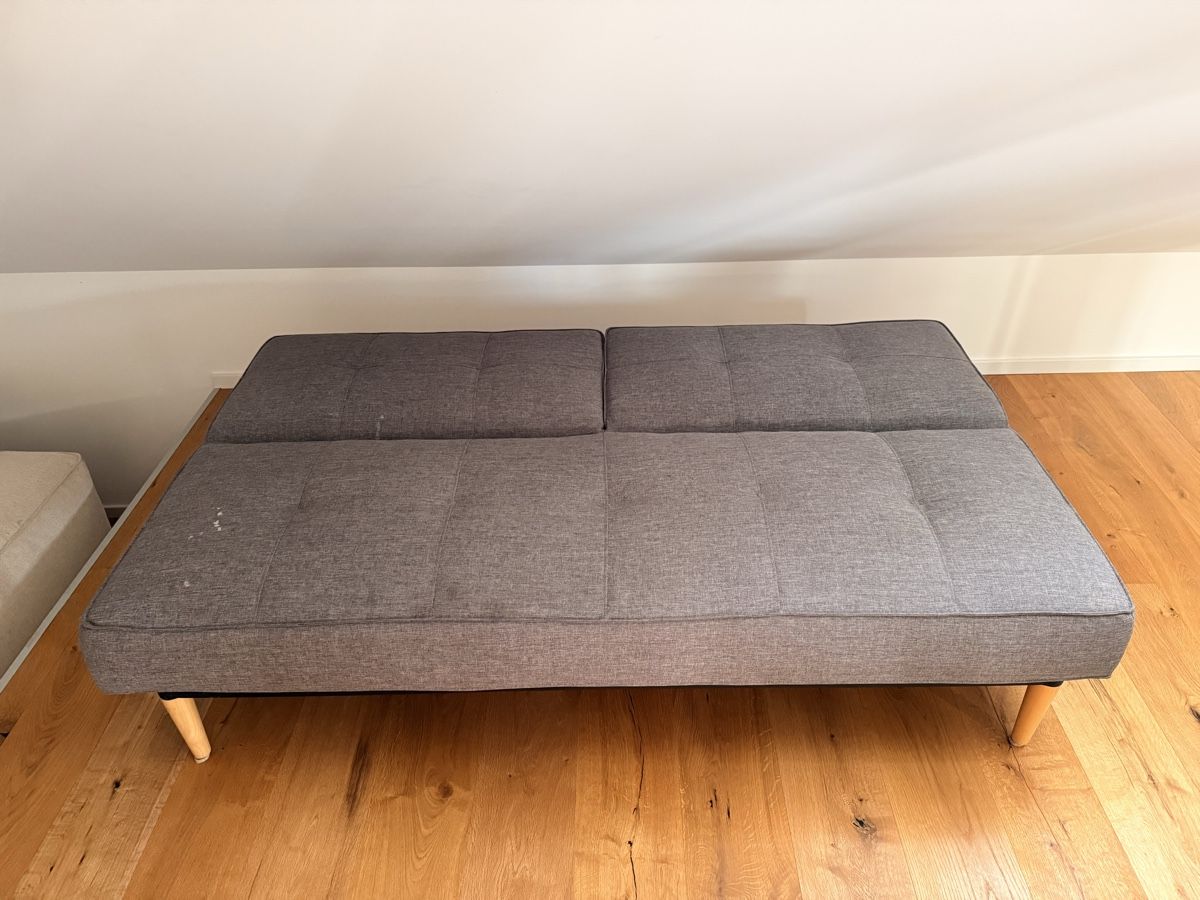 Sofas: Schlafsofa grau 2-Sitzer mit Flecken, gebraucht – Gebraucht aus Pfäffikon ZH von SternliM 3