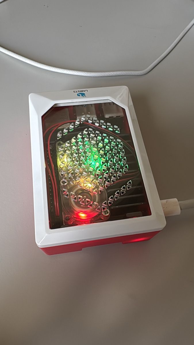 Raspberry Pi PCs: Raspberry Pi 4 Model B 8GB RAM 128GB SD Karte – Neuf (Voir description) à Zürich par tim_t6kb 3