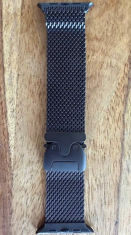 Bracciali & Braccialetti: Original Apple Black Titanium Milanese Loop M ungetragen OVP – Usato da Oberrieden venduto da redvolution