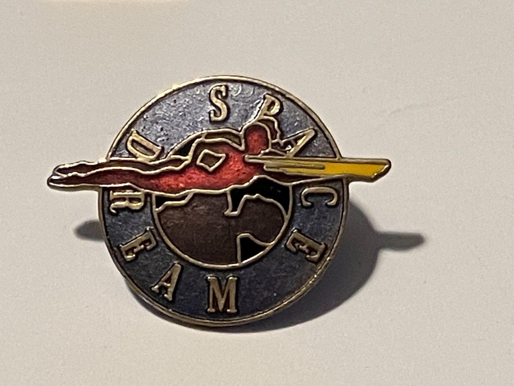 Placchette & Badge: 1 Pin Space Dream – Usato da Basel venduto da djwwpp