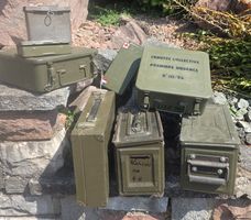 Konvolut von div. Materialkisten >Schweizer & Franz. Armee
