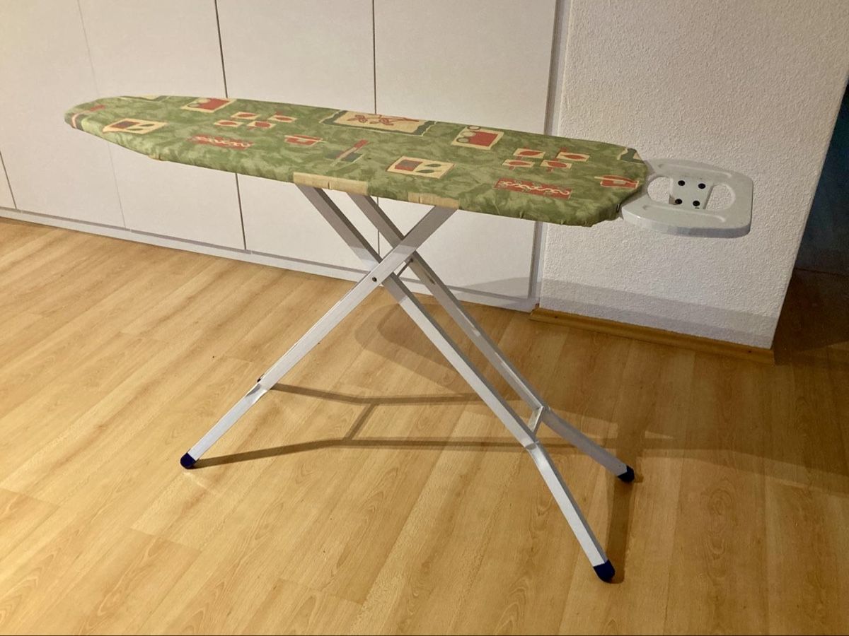 Assi da stiro: Bügelbrett/ ironing board – Usato da Altenrhein venduto da Docdoc
