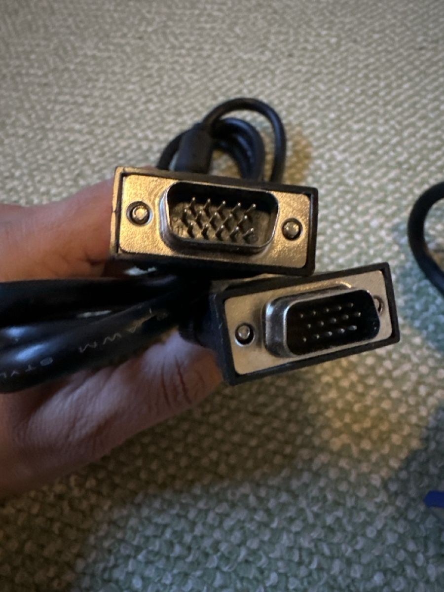 Câbles: VGA cable – D'occasion à Bex par roopa.gorla 1