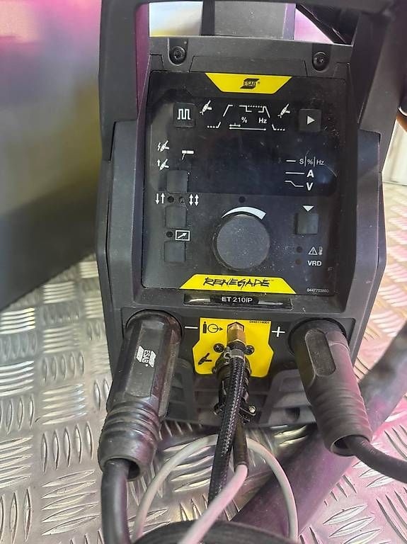 Saldatori: Schweissgerät ESAB RENEGADE ET 210IP – Usato da Oberengstringen venduto da pat_gr6w