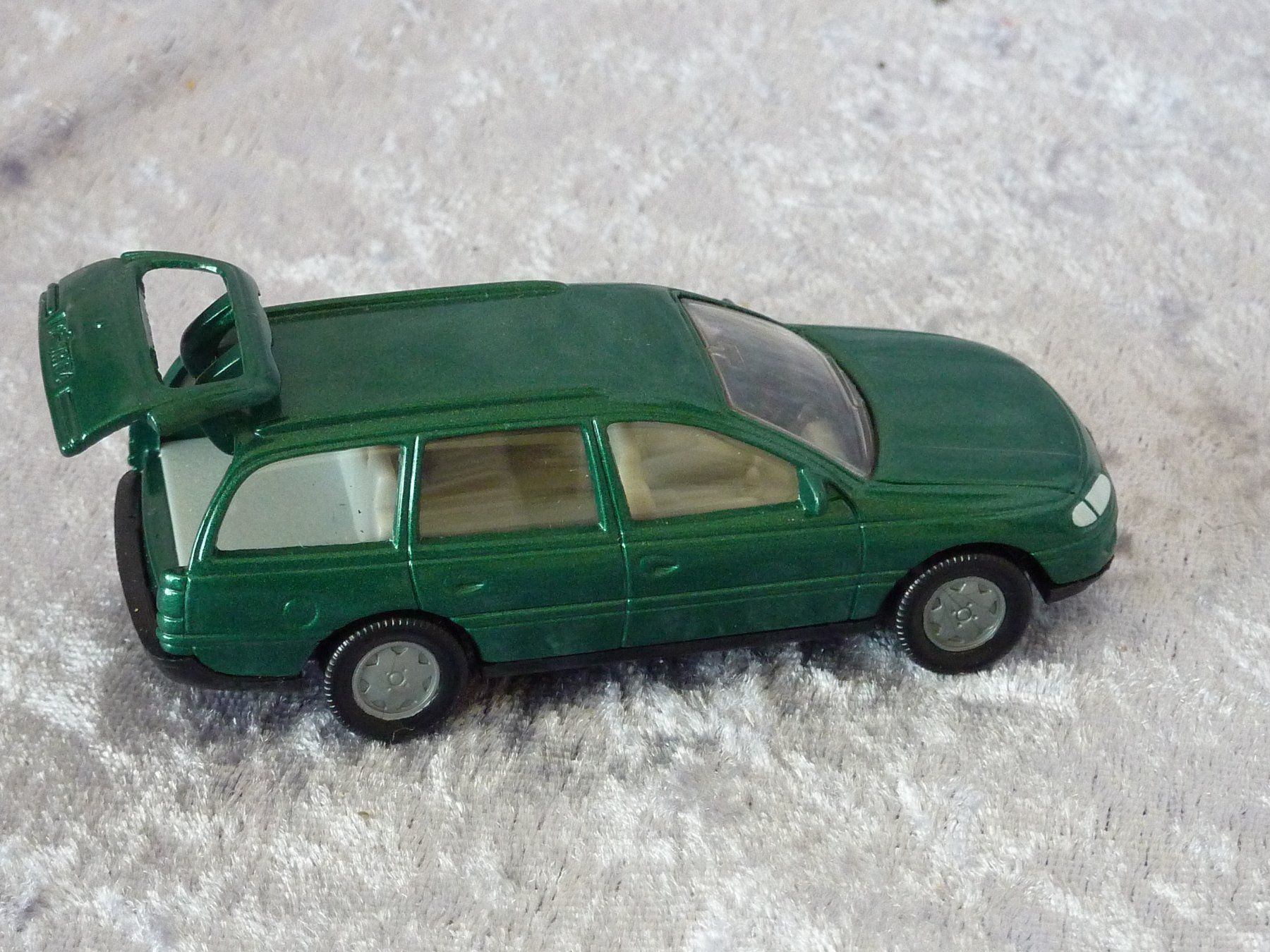 Siku Modellautos: Opel Omega Caravan 2.0 16V Siku – Gebraucht aus Dürrenäsch von Cobra1ch 3