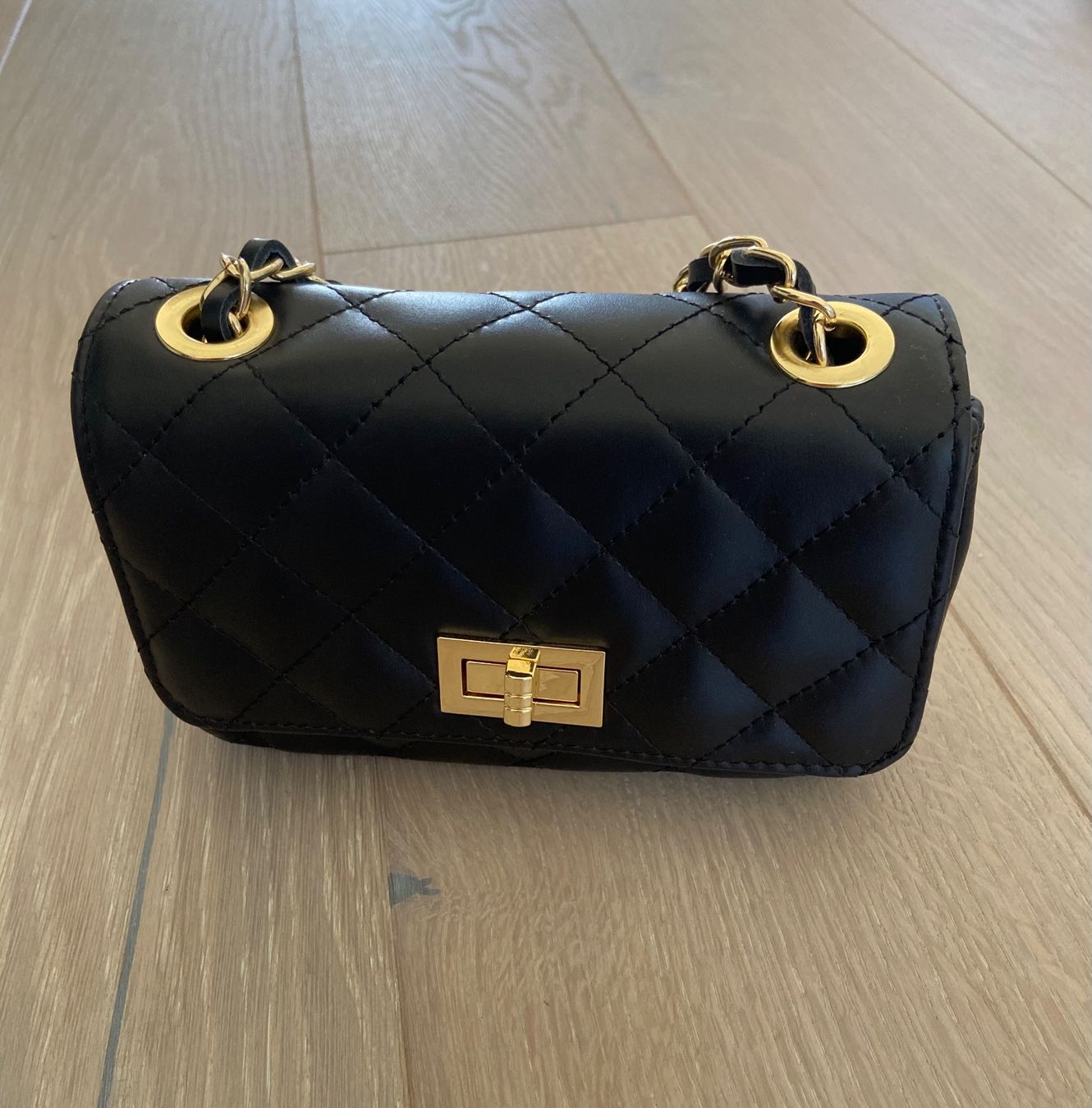 Borse da donna: Neue schwarze kleine Handtasche – Nuovo (secondo la descrizione) da Wollerau venduto da cho_7k6w 1
