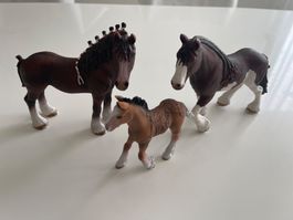 Schleich - Clydsdale Pferdefamilie (Hengst, Stute, Fohlen)