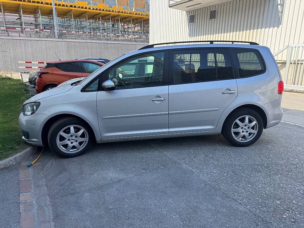 Automobili: VW TOURAN 7 PLATZ ab MFK  – Usato da Chur venduto da Cardinal1