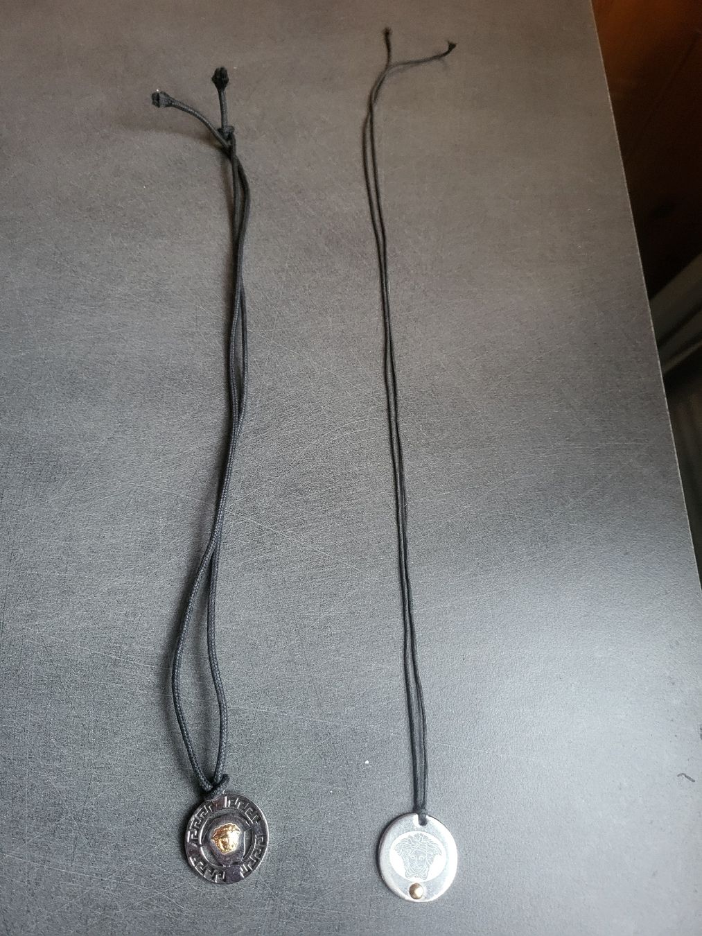 Versace Catenine: Collier Versace vintage, plaqué or – Usato da Troistorrents venduto da ami_mzq5 4