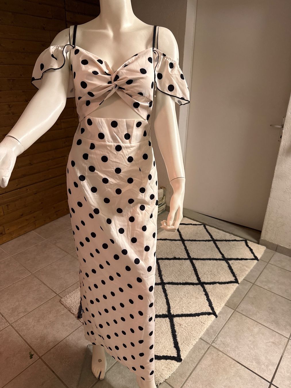 Robes: KLEID gr S – Neuf (Voir description) à Birr par WalkyriaM