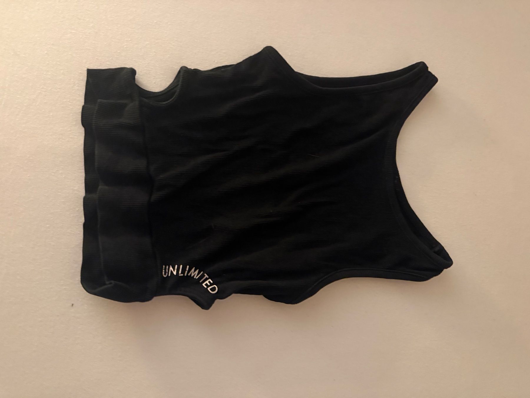 Tops: Schwarzes Top – D'occasion à Laupen BE par Alina_aaee