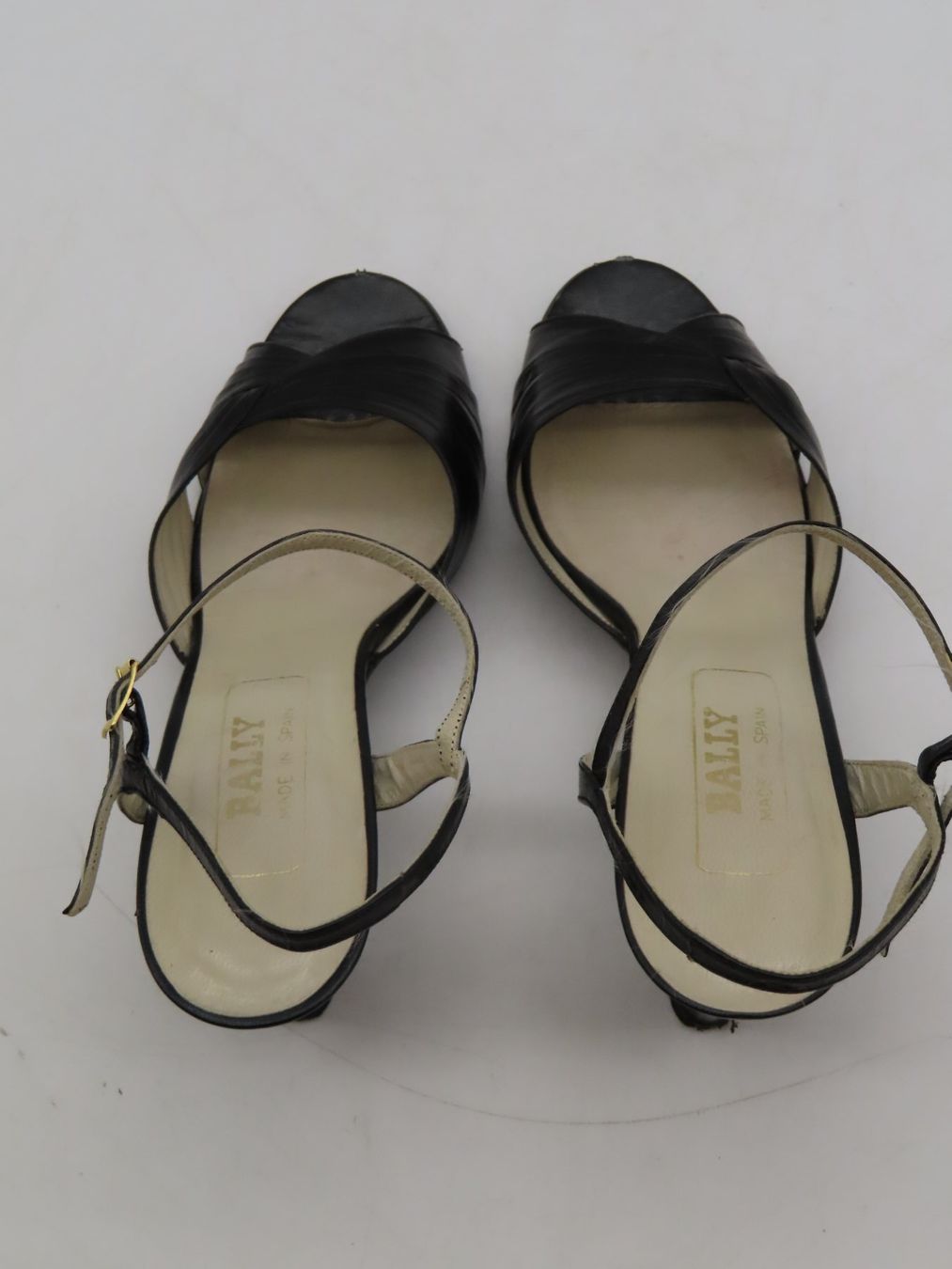 Bally Damenschuhe: Bally Damen Sandaletten Leder Gr. 37 – Gebraucht aus Reinach BL von WBZ-Flohmarkt 1
