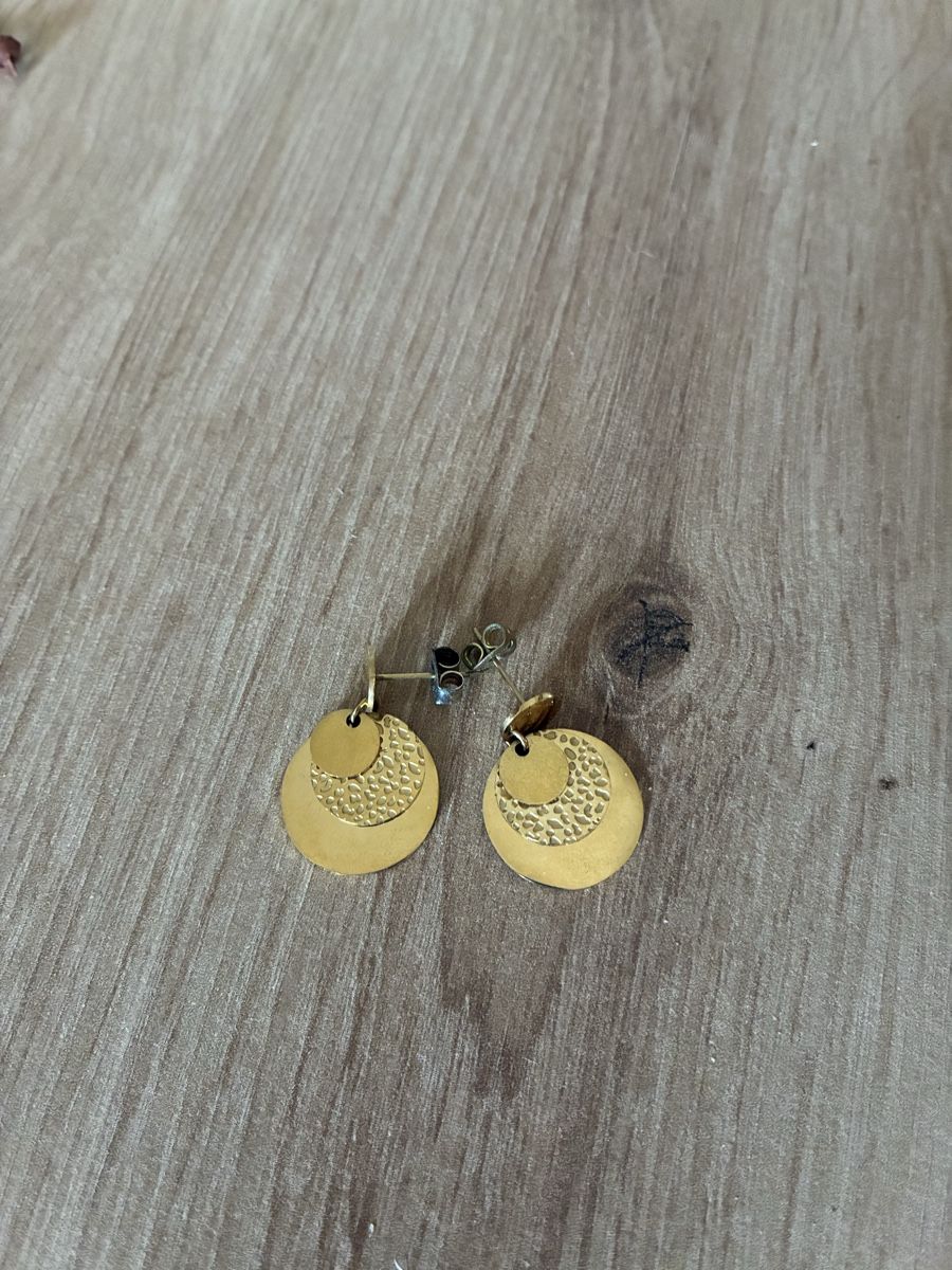 Boucles d'oreille: Boucle d’oreille  – D'occasion à Berlens par aye_lf66