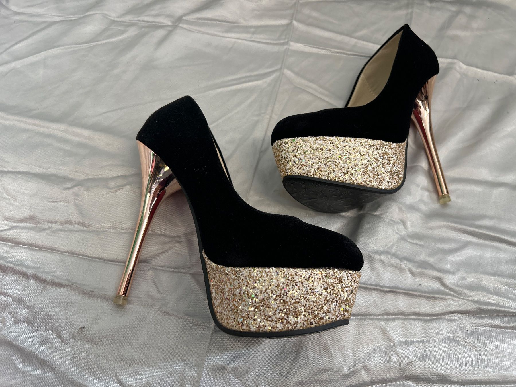 Scarpe da donna: High Heel Pumps schwarz/gold Gr 36 Neu – Nuovo e nell'imballaggio originale da Regensdorf venduto da Spyke55 1