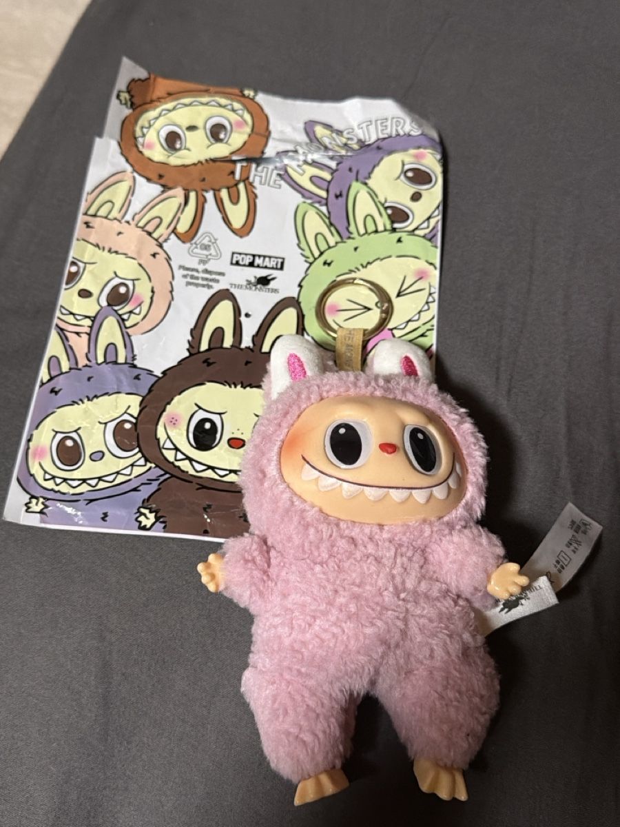 Statuette: Labubu The Monsters Pink Schlüsselanhänger – Usato da Deitingen venduto da Himhip