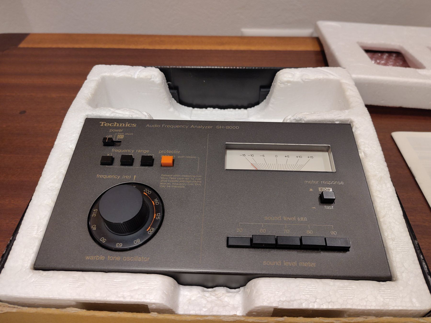 Technics Equalizzatori: Technics SH-8000 Audio Frequency Analyzer inkl. Mikrofon – Usato da Le Landeron venduto da FREERIDERSOUL 1