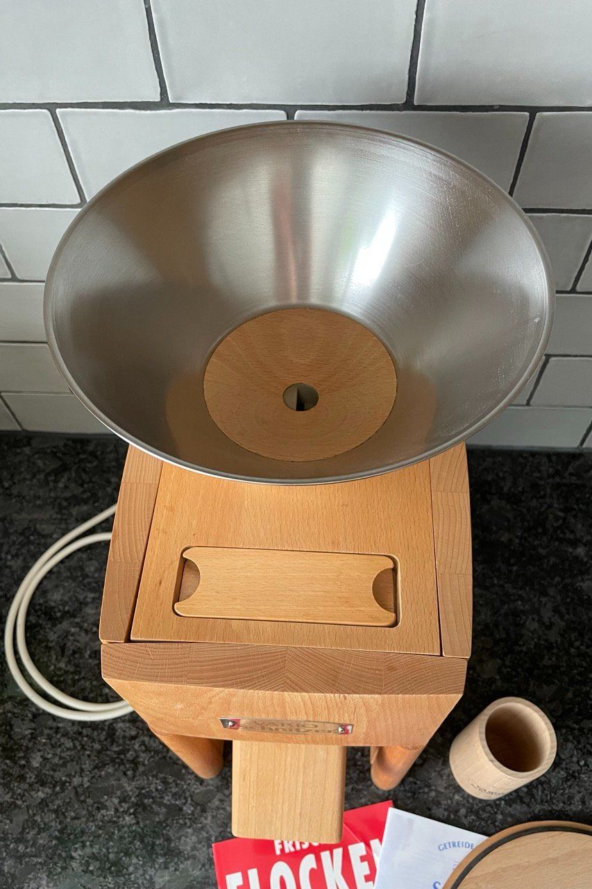 Küchengeräte: Getreidemühle und Flocker Schnitzer VARIO – Gebraucht aus Domat/Ems von LUEcardo 2