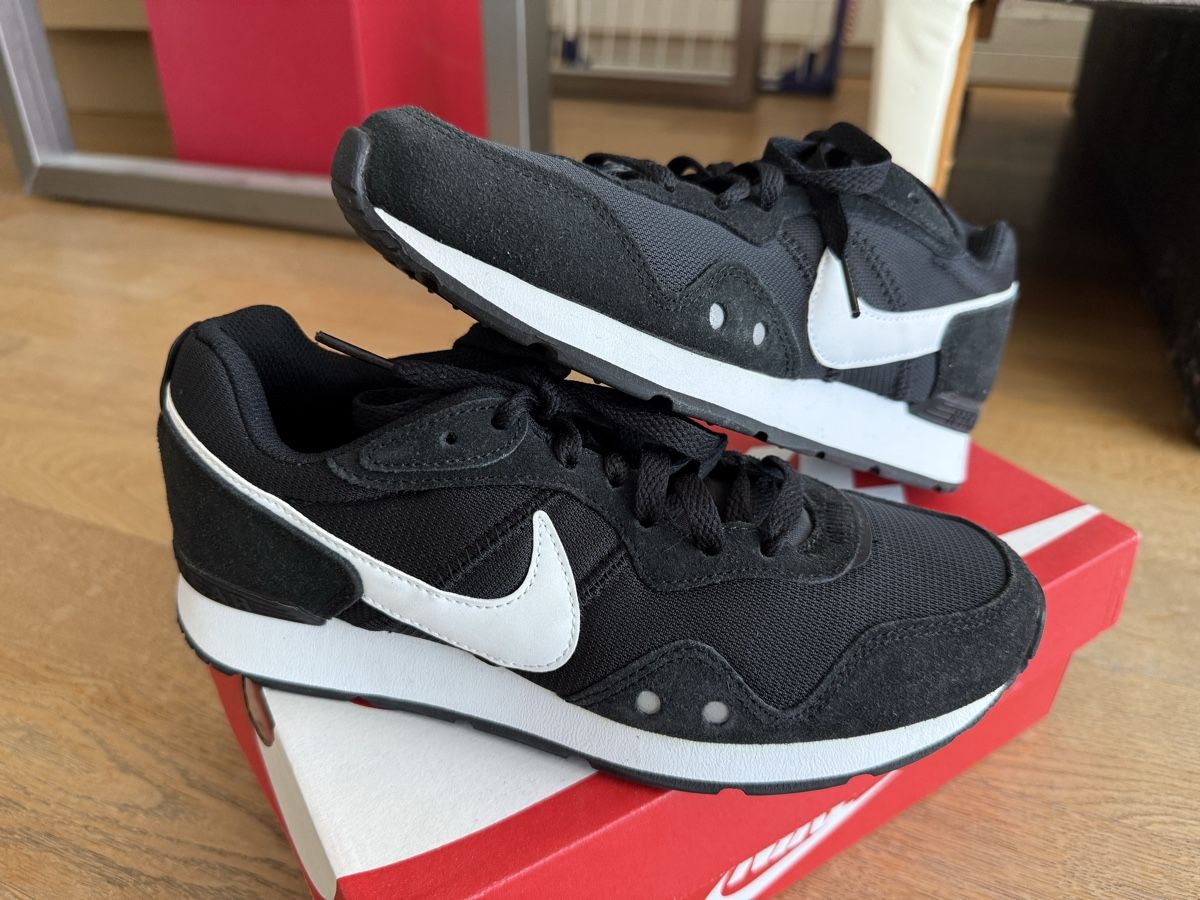 Nike Scarpe da uomo: Nike Venture Runner Sneaker Gr.38 Neu – Nuovo e nell'imballaggio originale da Reinach AG venduto da innamac 4