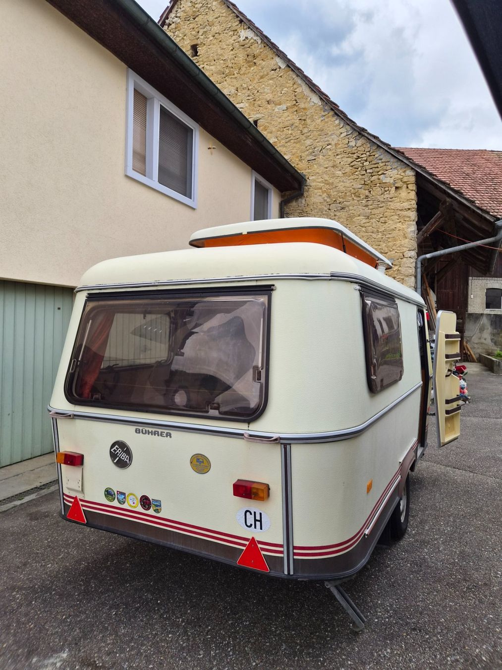 Rimorchi: Eriba Triton Wohnwagen – Usato da Seewen SO venduto da supersnuper 1