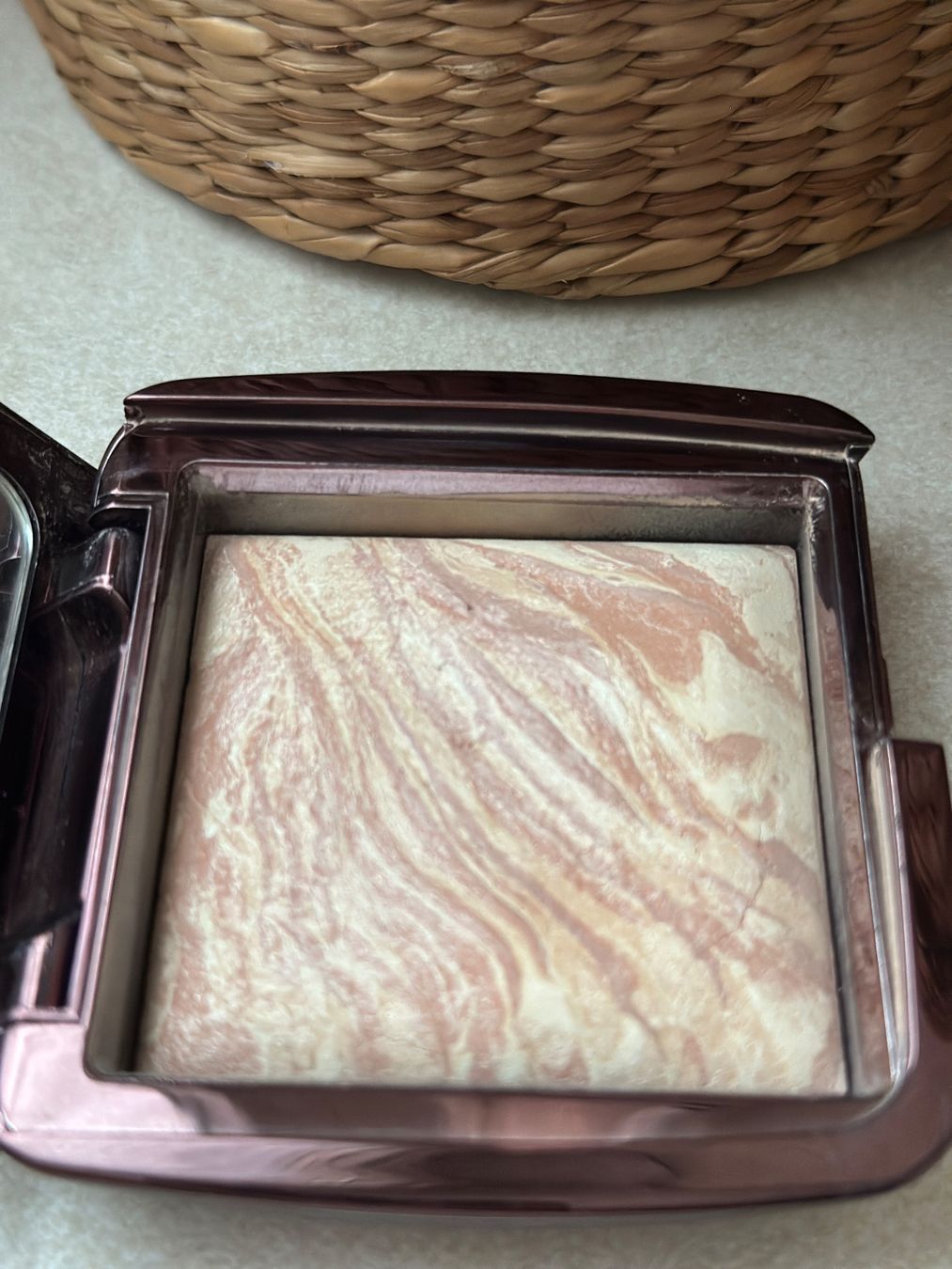 Make-up: HOURGLASS AMBIENT LIGHTING INFINITY POWDER – Usato da Zürich venduto da methee1107 2