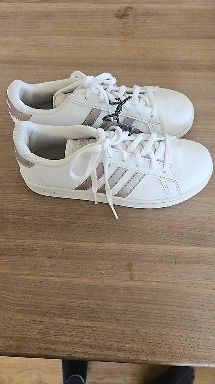 Scarpe da donna: Adidas Freizeitschuh Gr. 36 – Usato da Wiedlisbach venduto da Papillon83