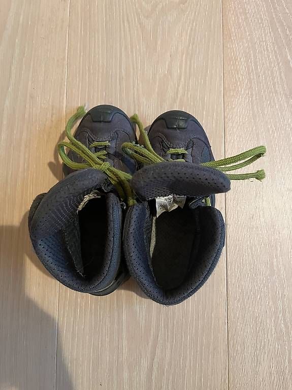 Lowa Scarpe da uomo: LOWA Wanderschuhe mit Gore-Tex, Grösse 29 – Usato da Humlikon venduto da kar_xhg8 4
